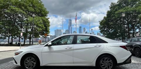 Hyundai Elantra 2024
