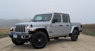 Jeep Gladiator 2023 — Car rental alternative in Lakeville, MN