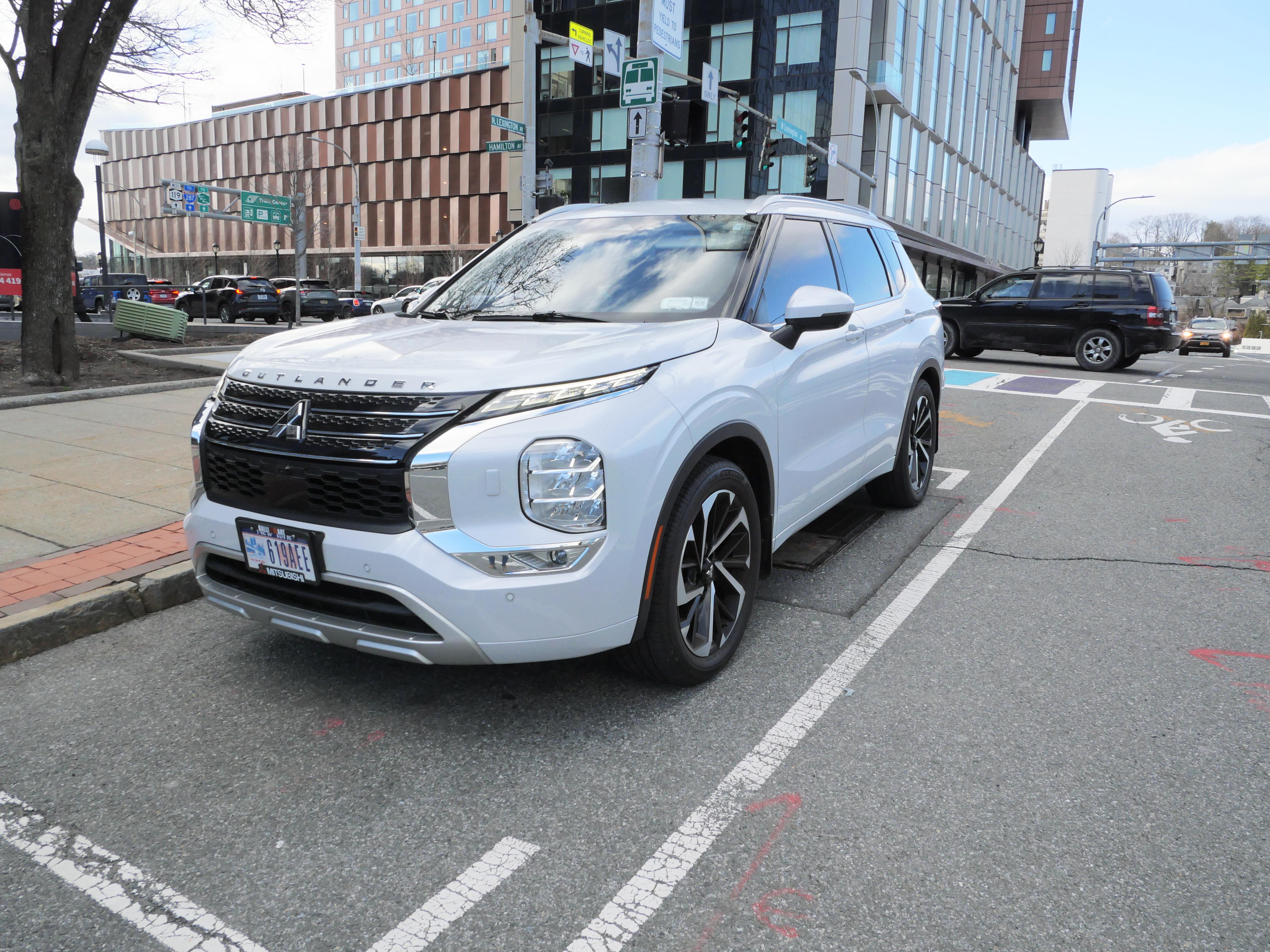 Mitsubishi Outlander 2022 in 