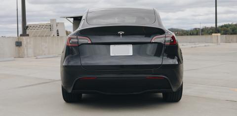 Tesla Model Y 2024