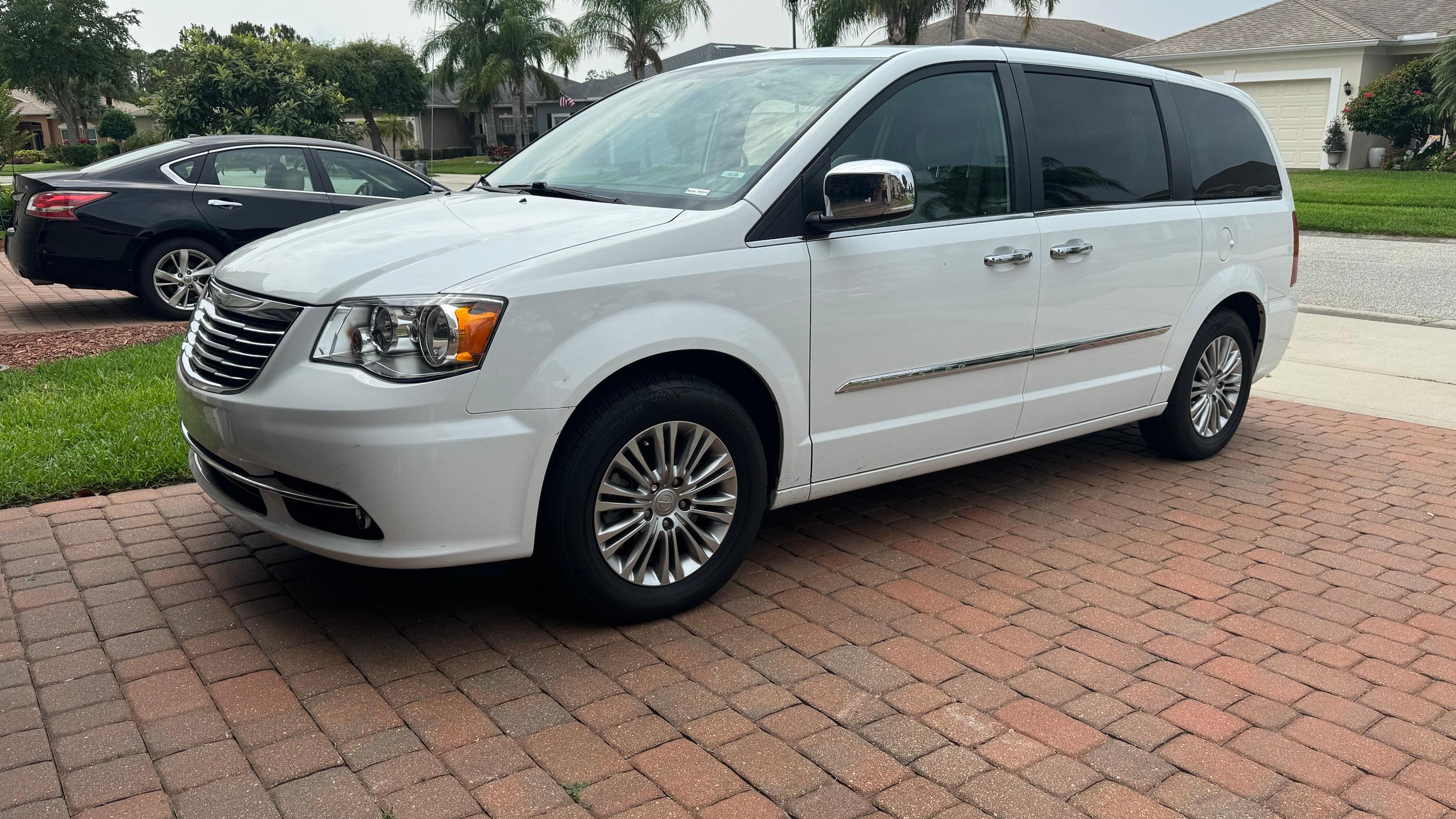Chrysler Town & Country 2015 in Daytona Beach, FL