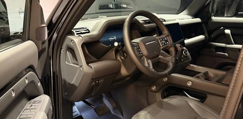 Land Rover Defender 2026