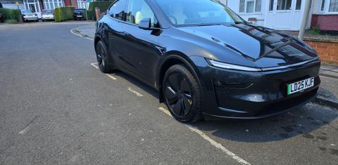 Tesla Model Y 2025