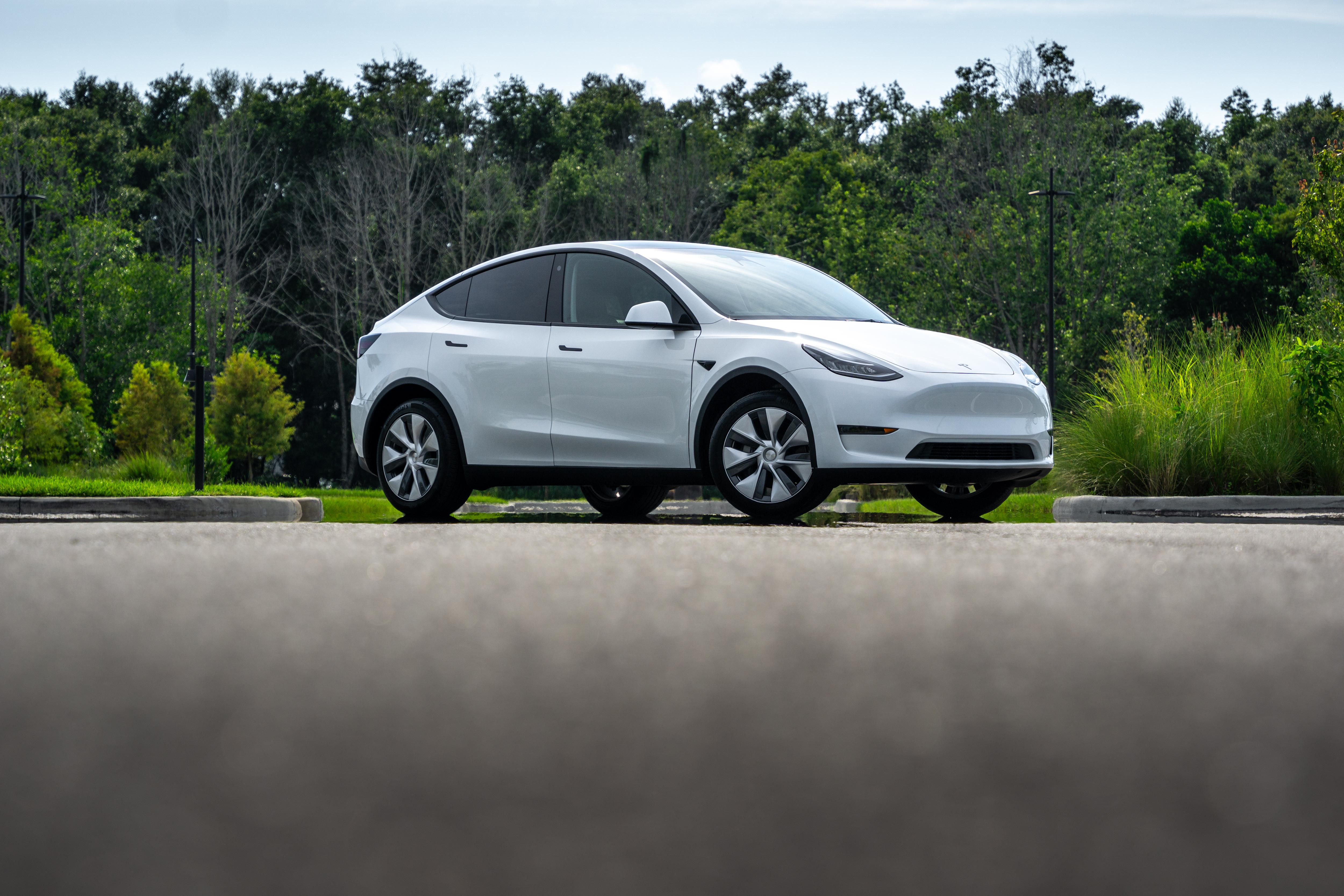Tesla Model Y 2023 in Tampa, FL