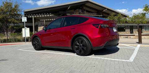 Tesla Model Y 2025