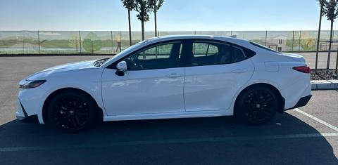Toyota Camry Hybrid 2026