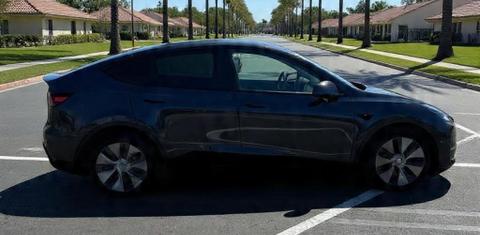 Tesla Model Y 2024
