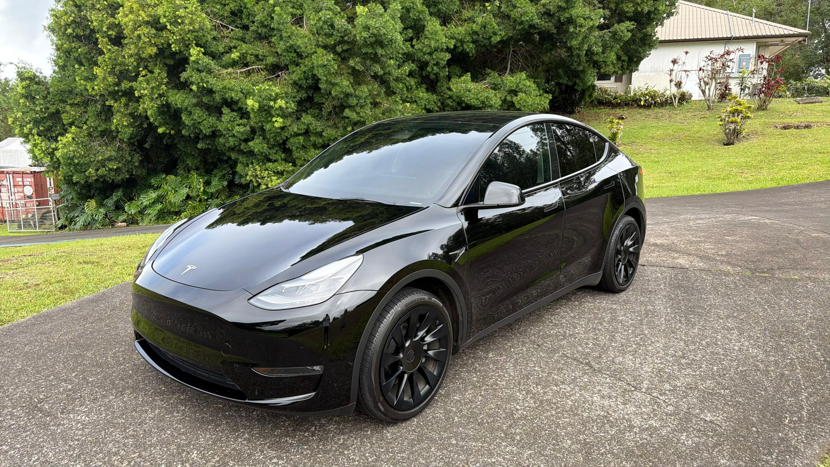 Tesla Model Y 2023 in Waimea, HI