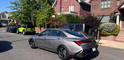 Hyundai Elantra 2024