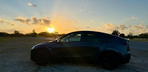 Tesla Model Y 2025