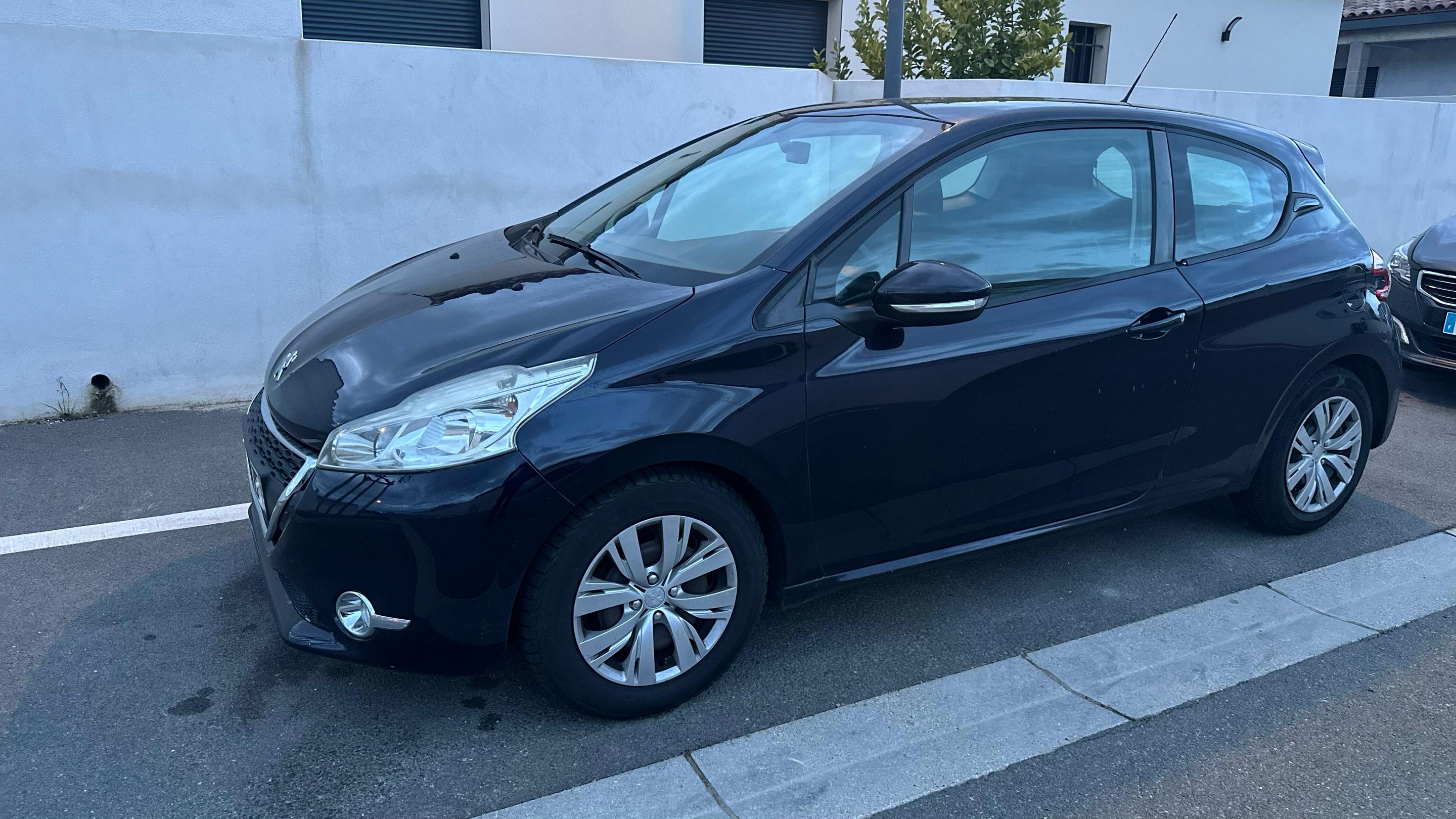 Peugeot 208 2014 in Béziers
