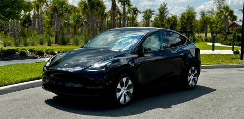 Tesla Model Y 2024