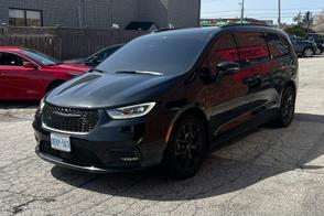 Chrysler Pacifica car