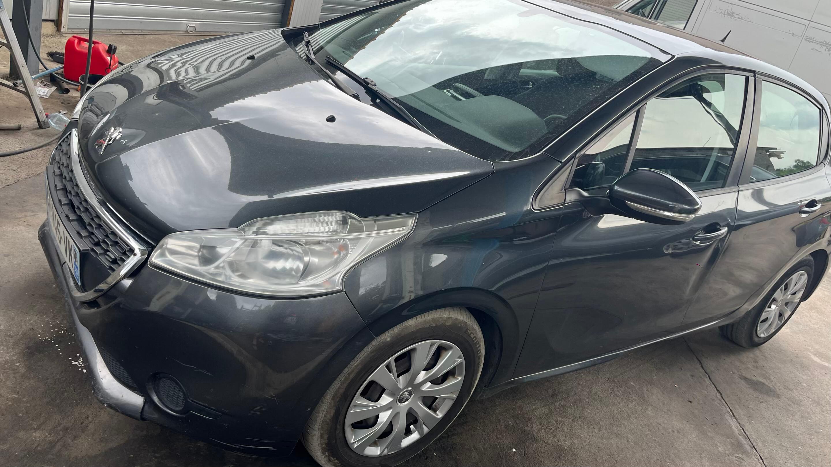 Peugeot 208 2012 à Talasani