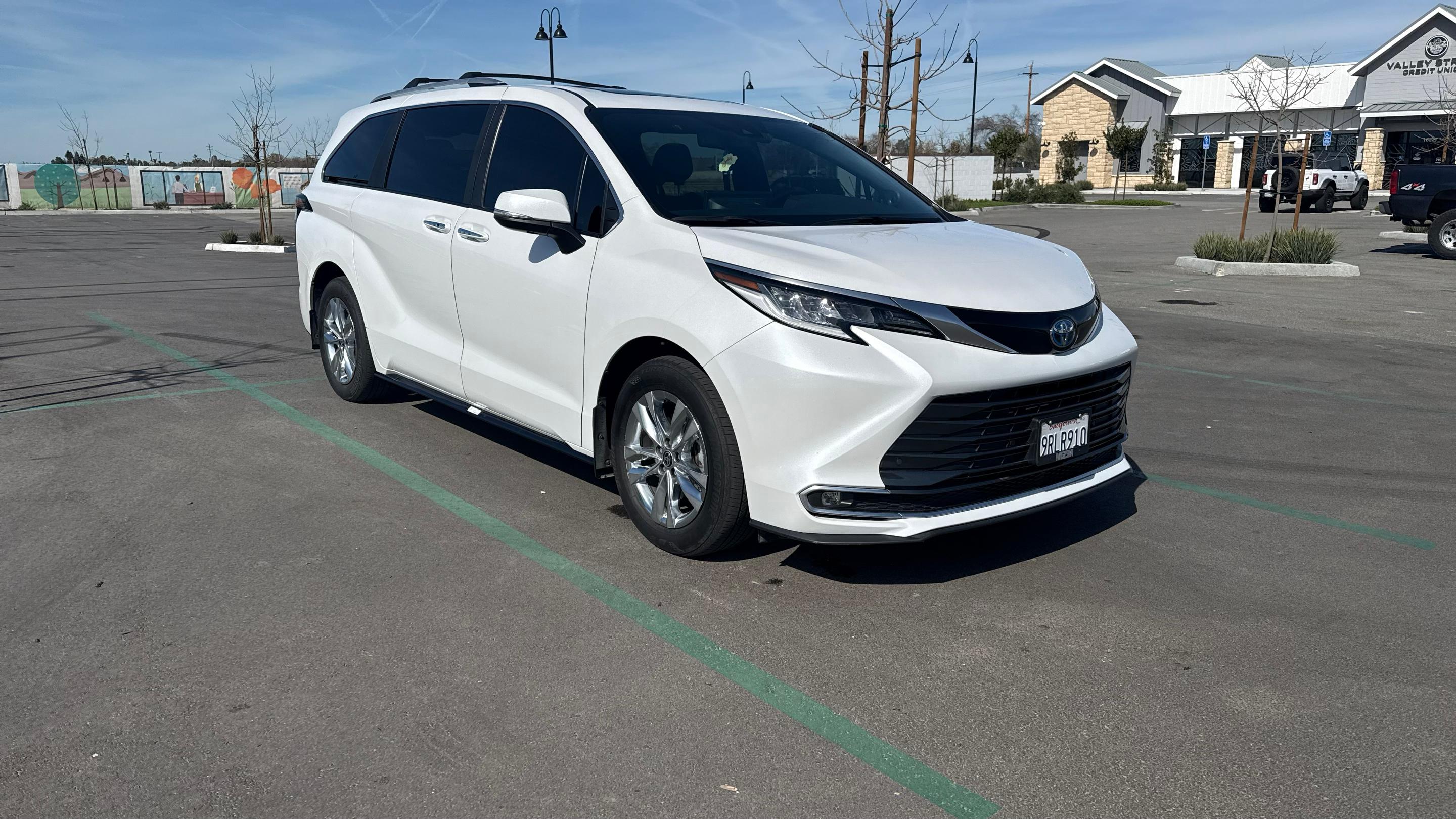 Toyota Sienna 2025 in Bakersfield, CA