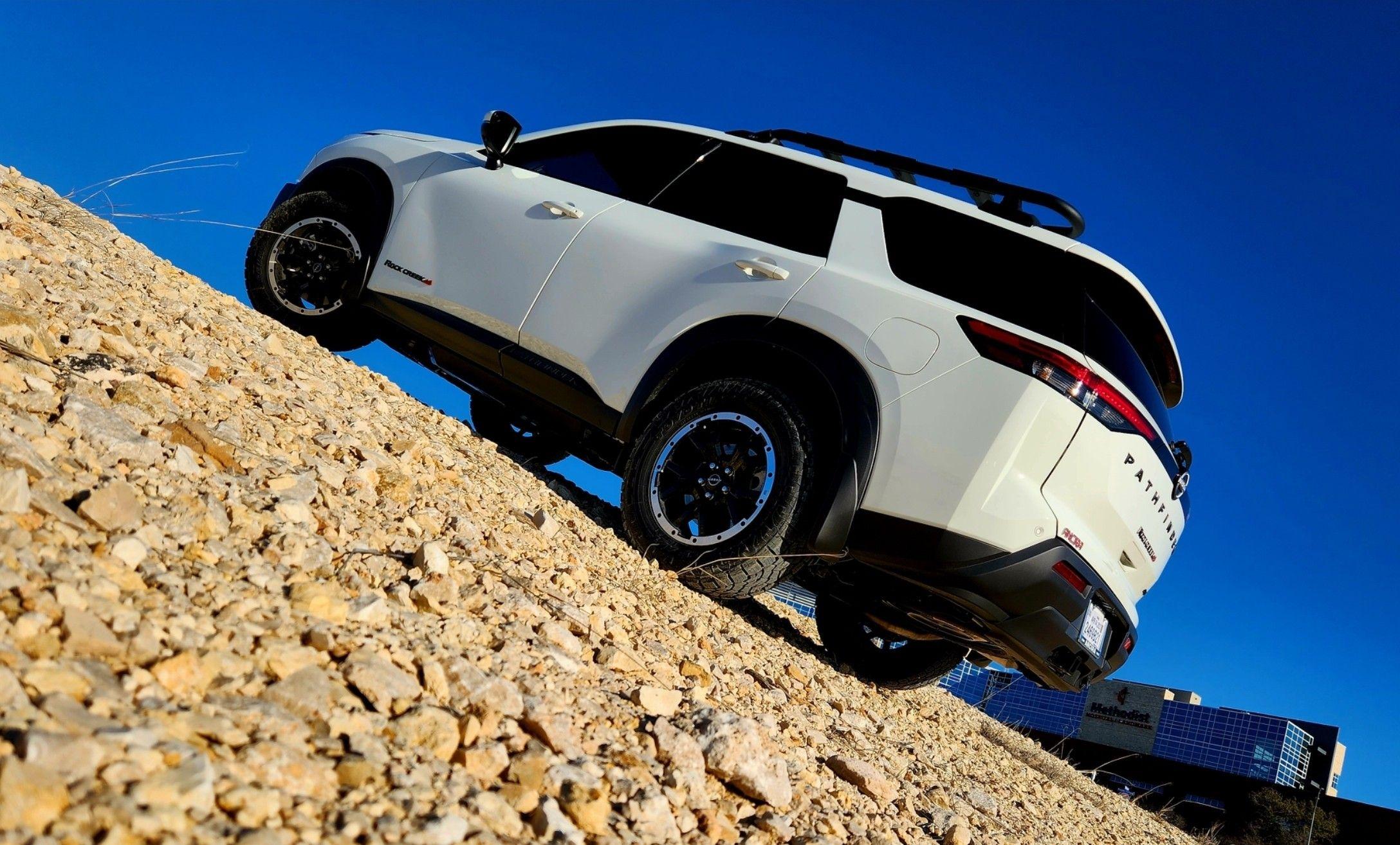 Nissan Pathfinder 2023 in Chicago, IL