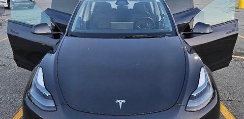Tesla Model Y 2025