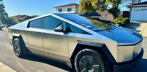Tesla Cybertruck 2025