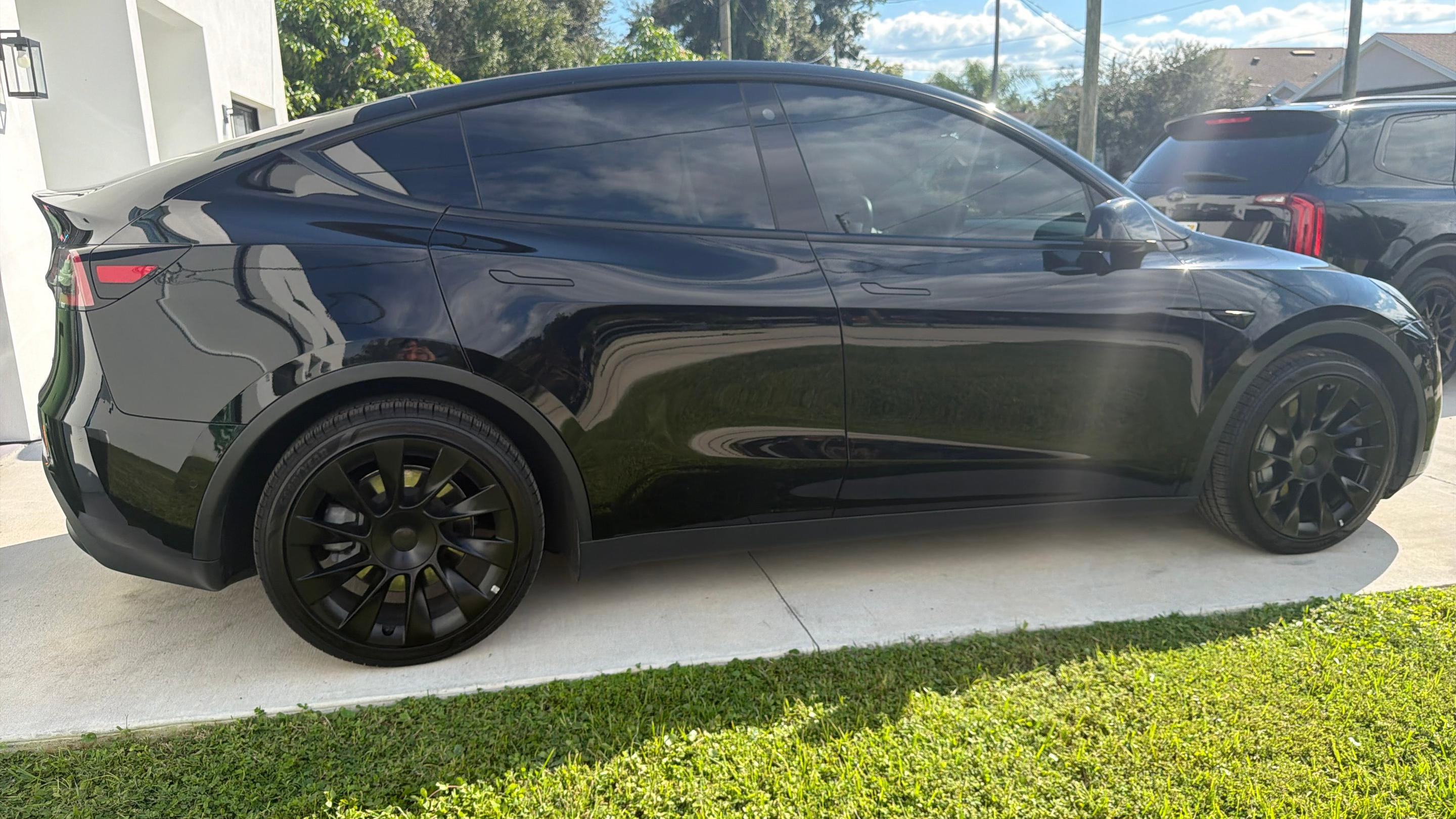 Tesla Model Y 2021 in Tampa, FL