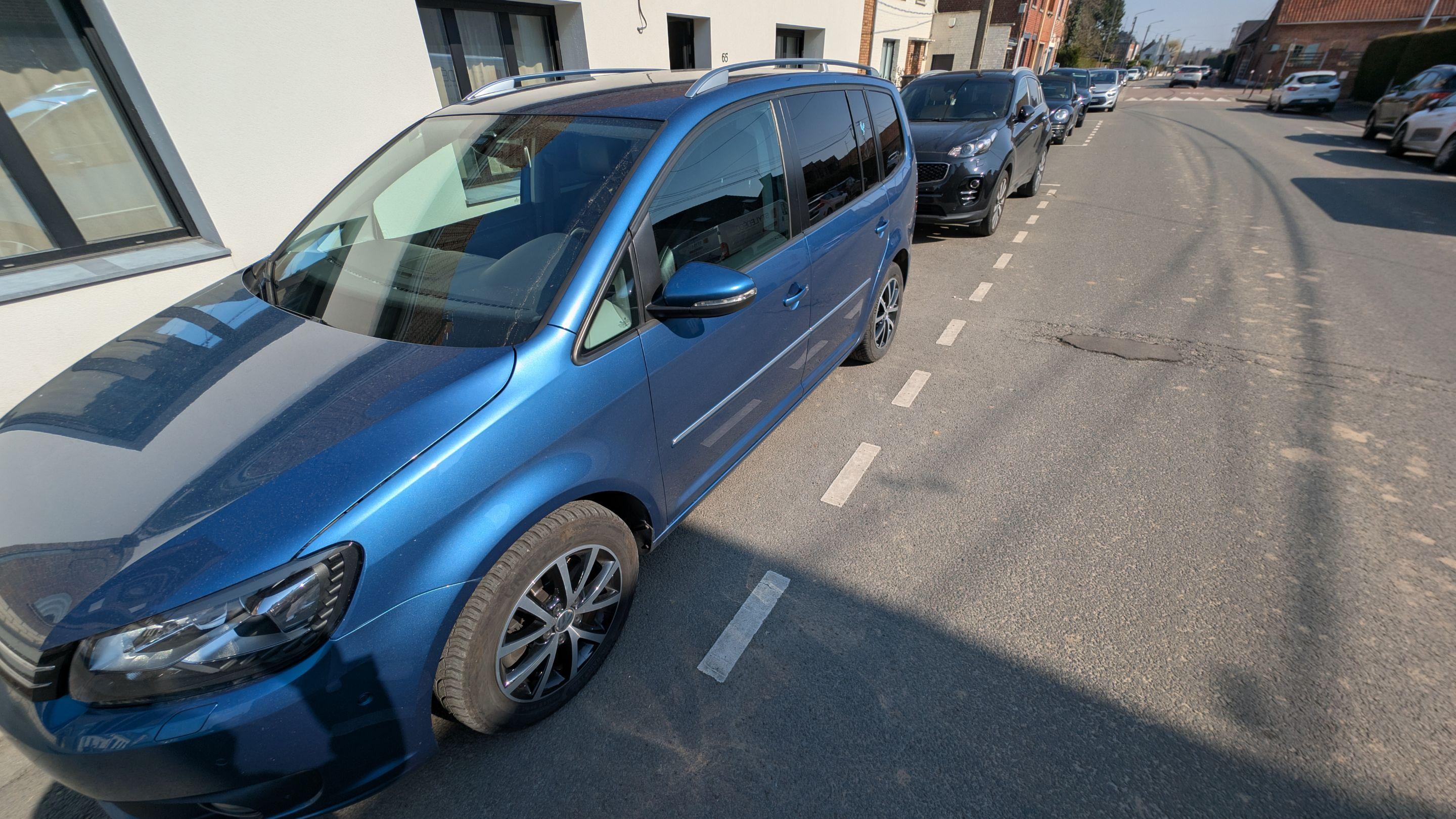 Volkswagen TOURAN 2015 rental in Toufflers, HAUTS-DE-FRANCE by Anthony S. | Turo