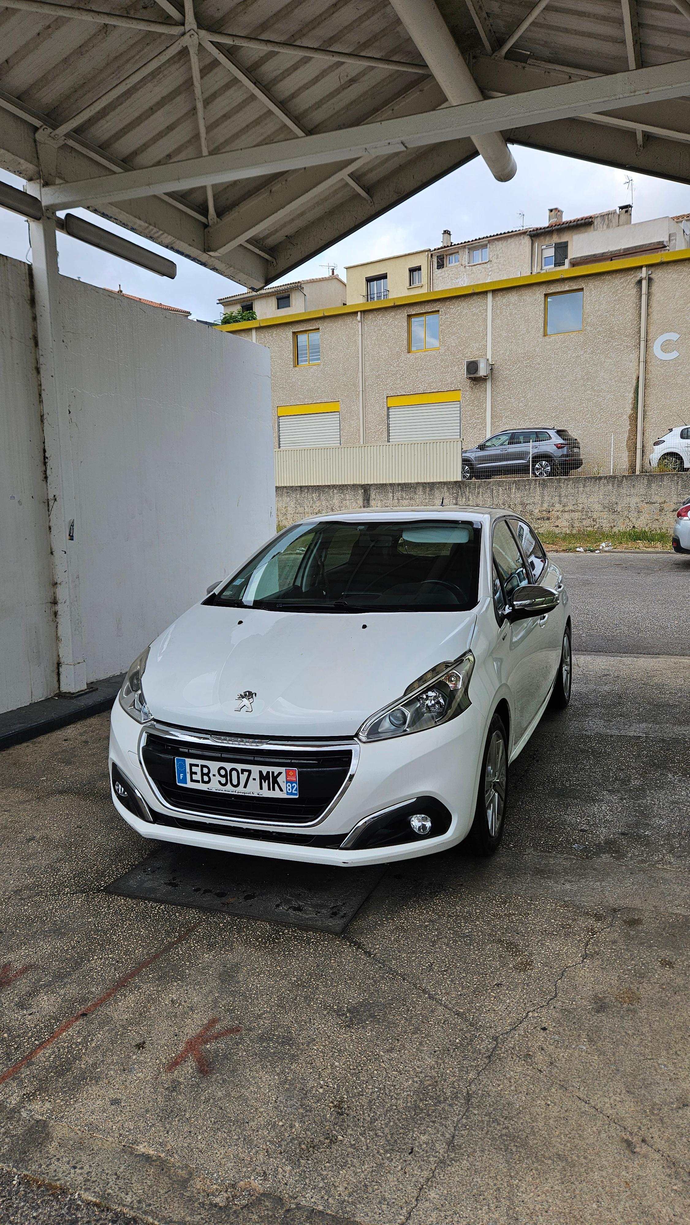 Peugeot 208 2016 à Marseille