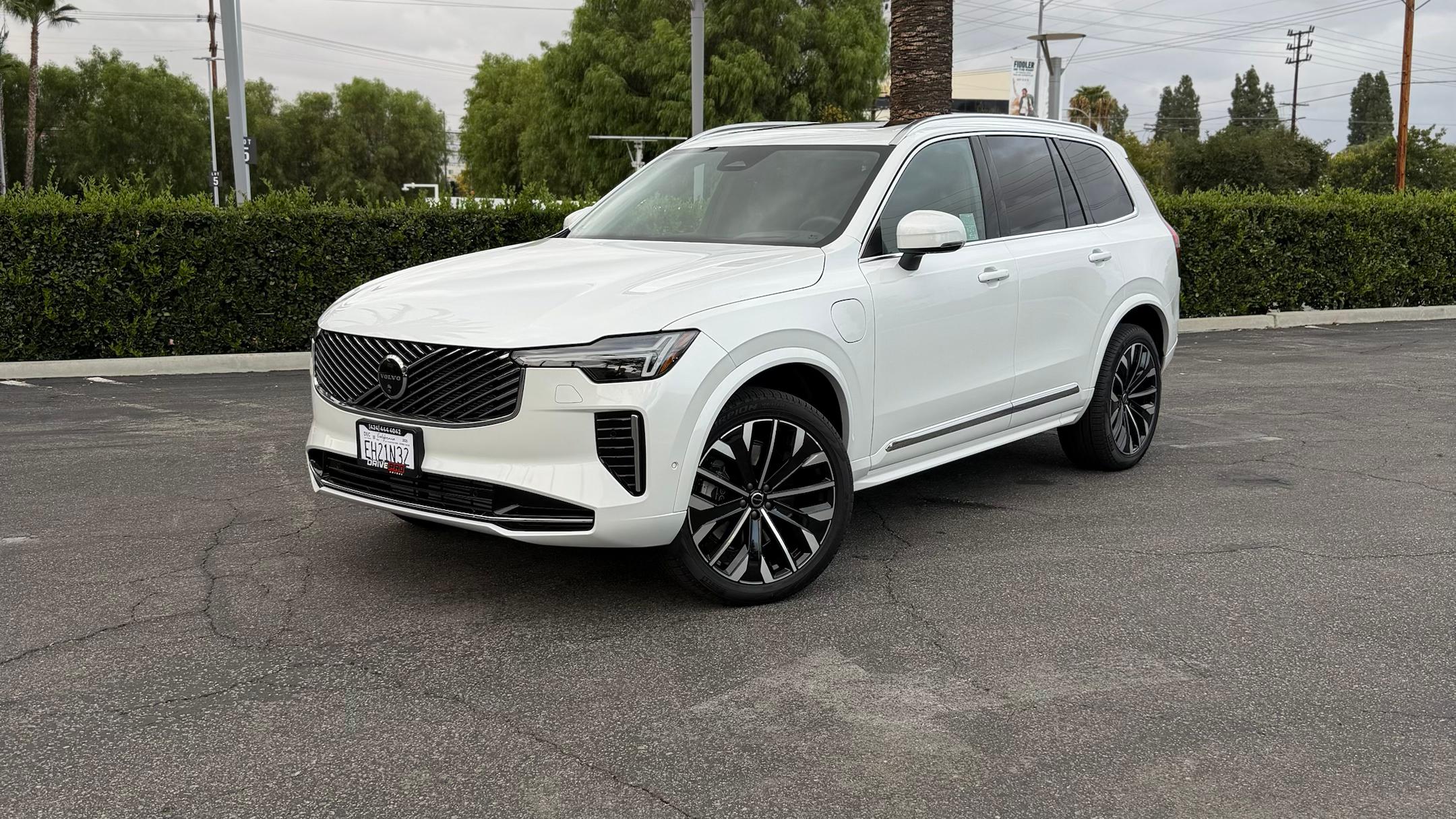 Volvo XC90 Plug-In Hybrid 2025 in Los Angeles, CA