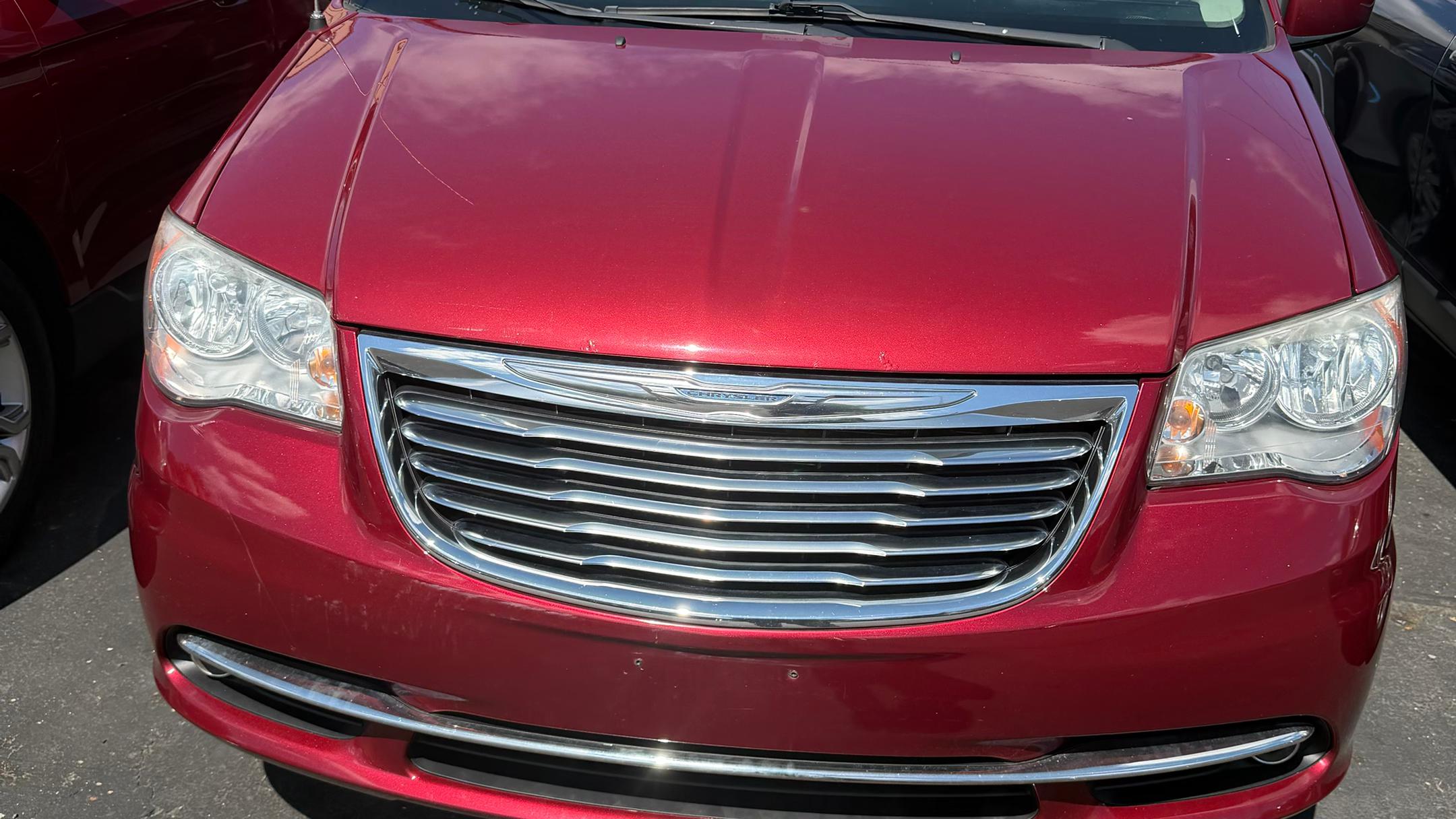 Chrysler Town & Country 2014 in Lansing, MI