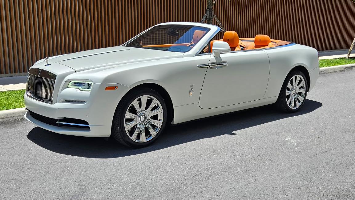 Rolls-Royce Dawn 2016 in 