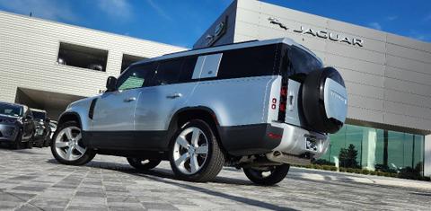 Land Rover Defender 2024