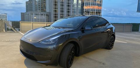 Tesla Model Y 2024