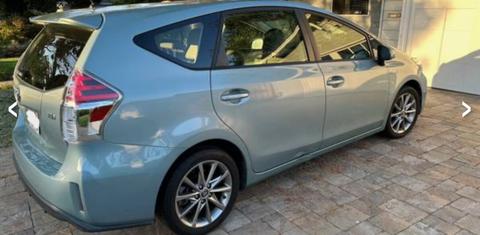 Toyota Prius v 2015