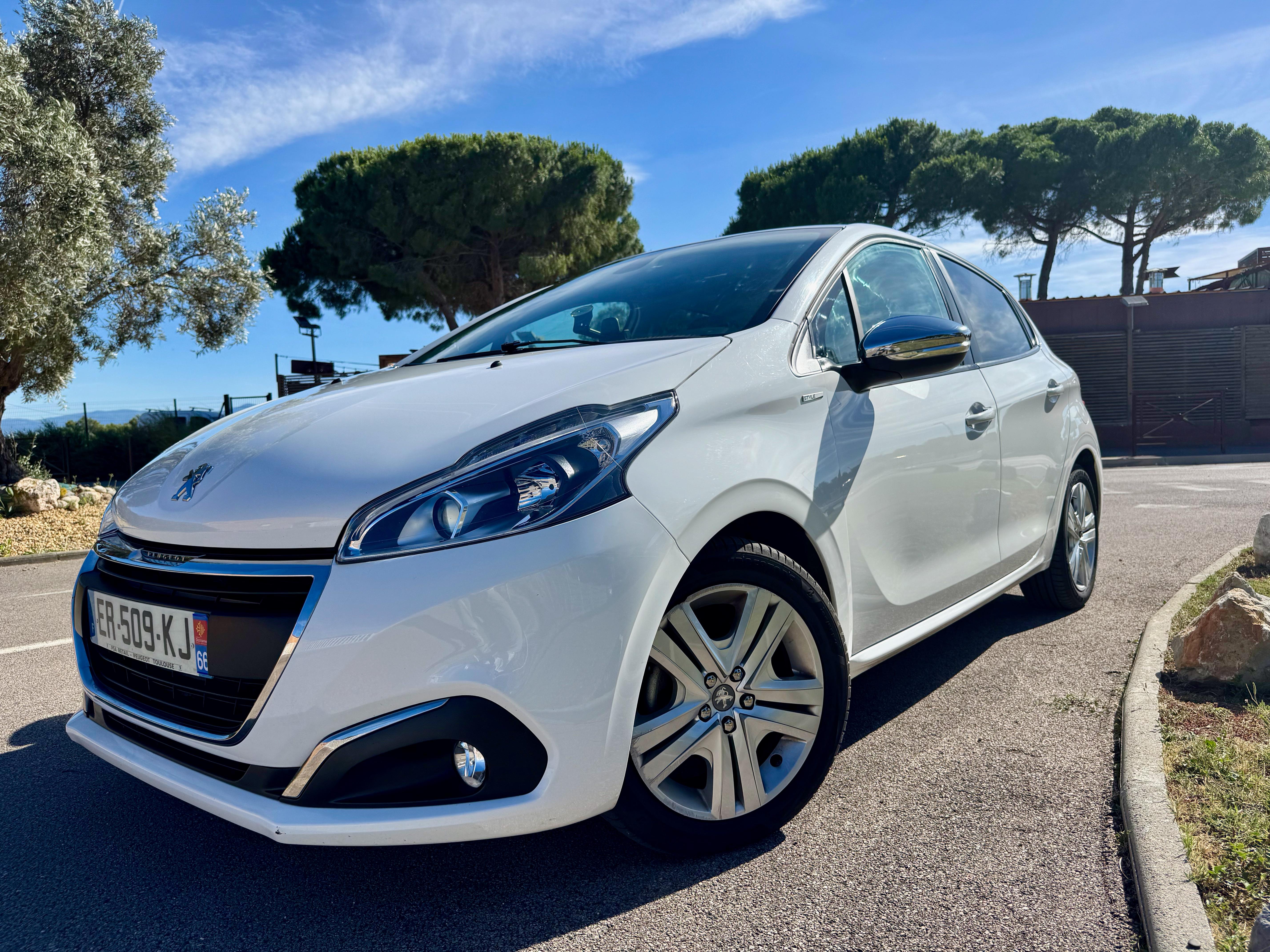 Peugeot 208 2017 à Torreilles