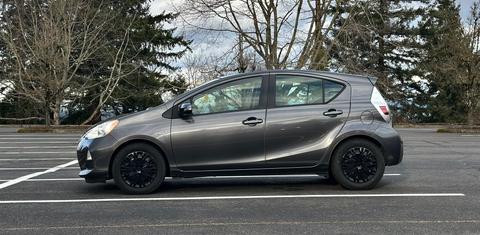 Toyota Prius c 2014