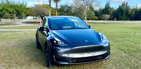 Tesla Model Y 2025