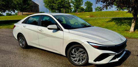 Hyundai Elantra Hybrid 2026