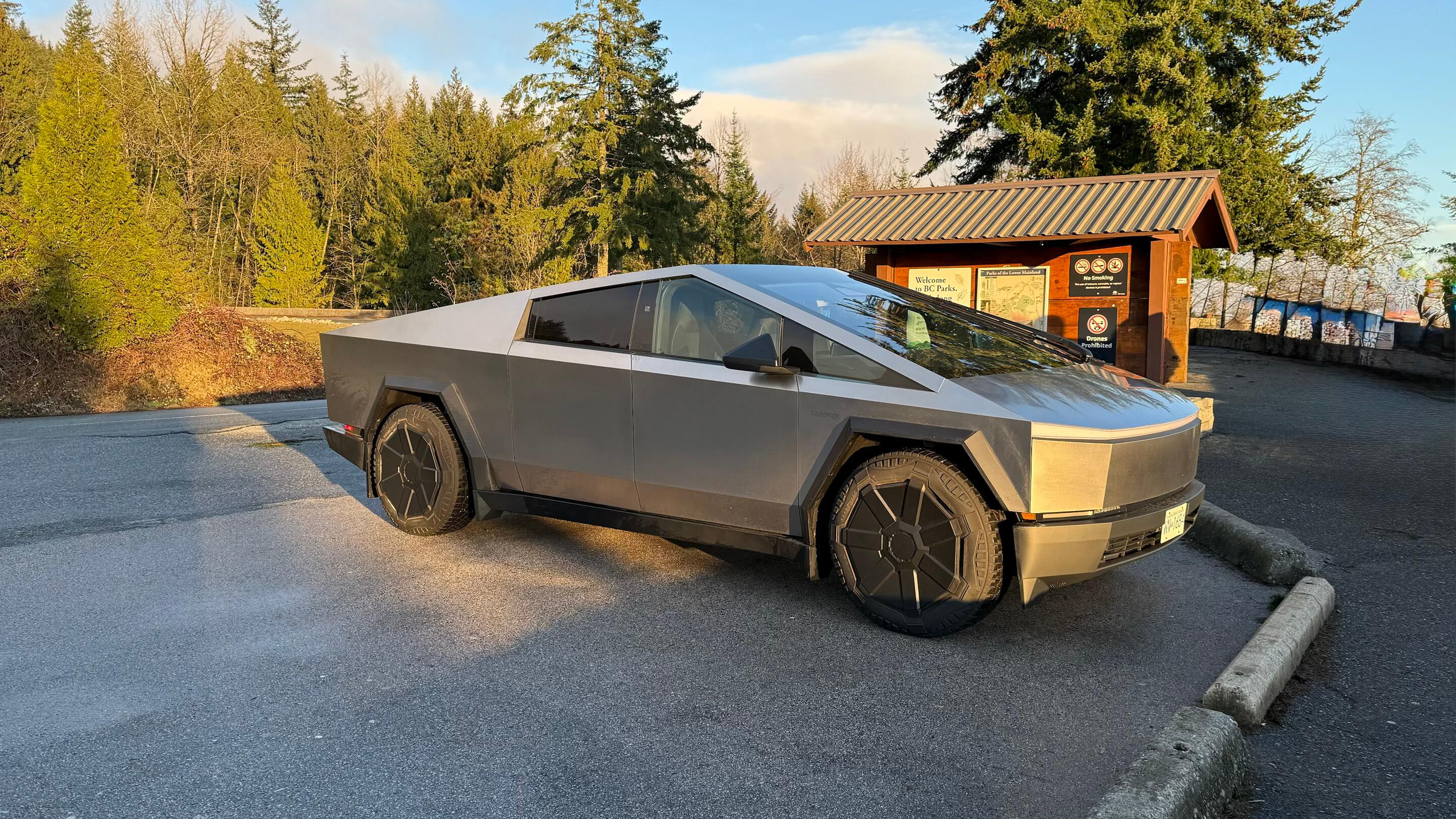 Tesla Cybertruck 2024 à Kelowna, BC