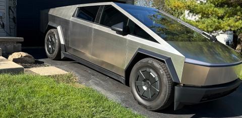 Tesla Cybertruck 2025
