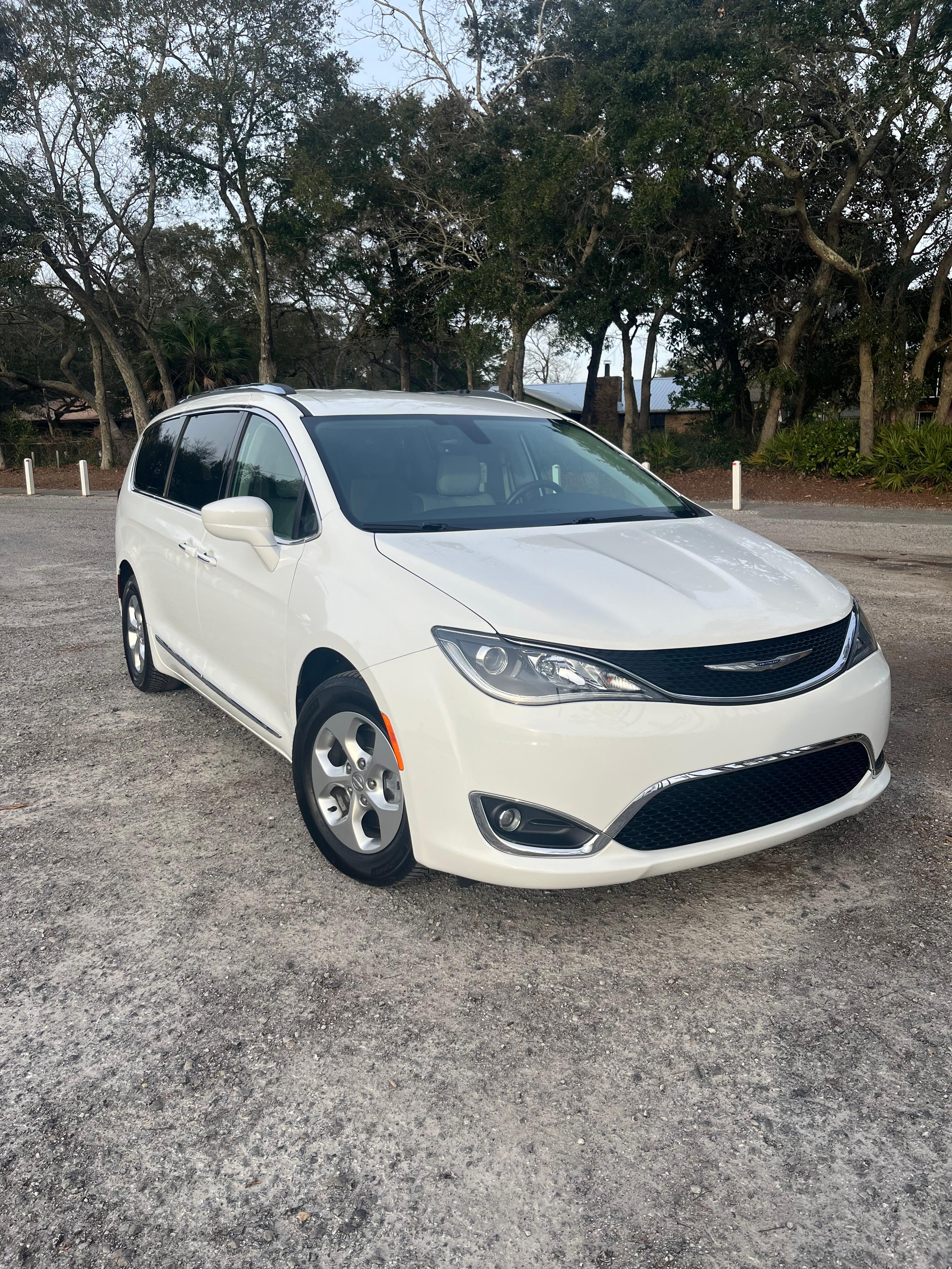 Chrysler Pacifica 2017 in Shalimar, FL