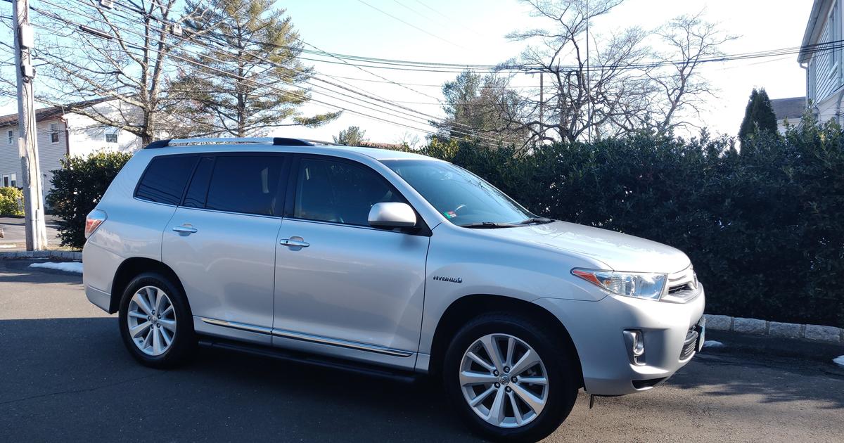 Toyota Highlander Hybrid 2013 rental in Stamford, CT by Minal S. Turo