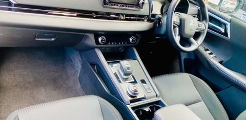 Mitsubishi OUTLANDER 2023