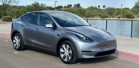 Tesla Model Y 2024