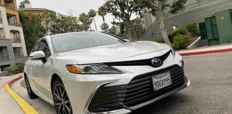 Toyota Camry Hybrid 2022