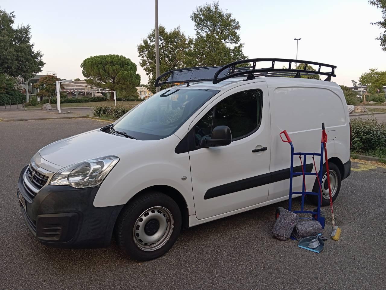 Peugeot PARTNER FGN 2016 à Bron