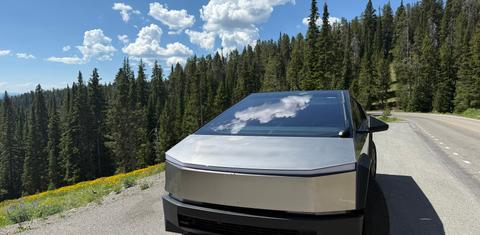 Tesla Cybertruck 2025