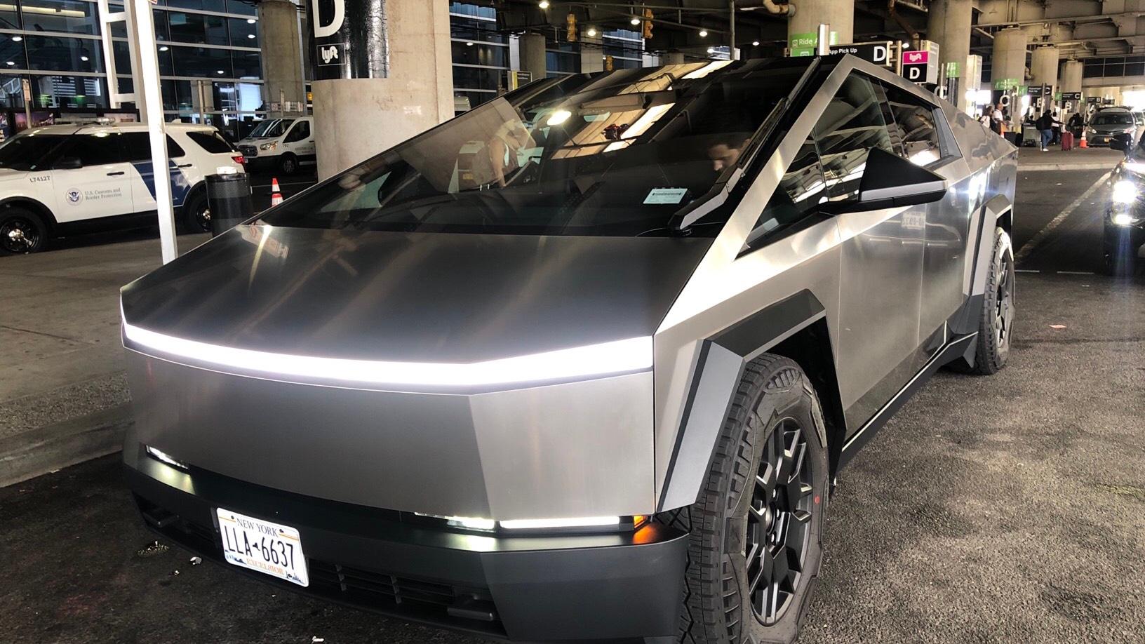 Tesla Cybertruck 2024 in Bayonne, NJ
