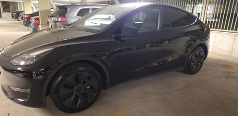 Tesla Model Y 2024