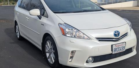 Toyota Prius v 2014