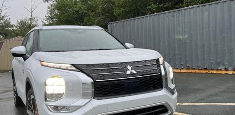 Mitsubishi Outlander PHEV 2023