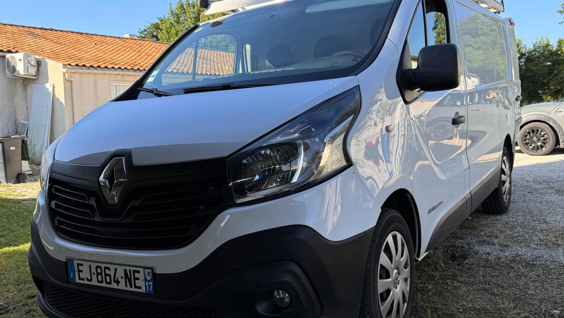 Renault TRAFIC III 2017 à Châteaubernard