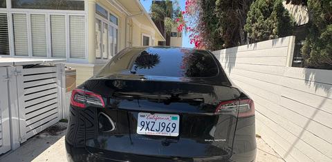 Tesla Model Y 2024